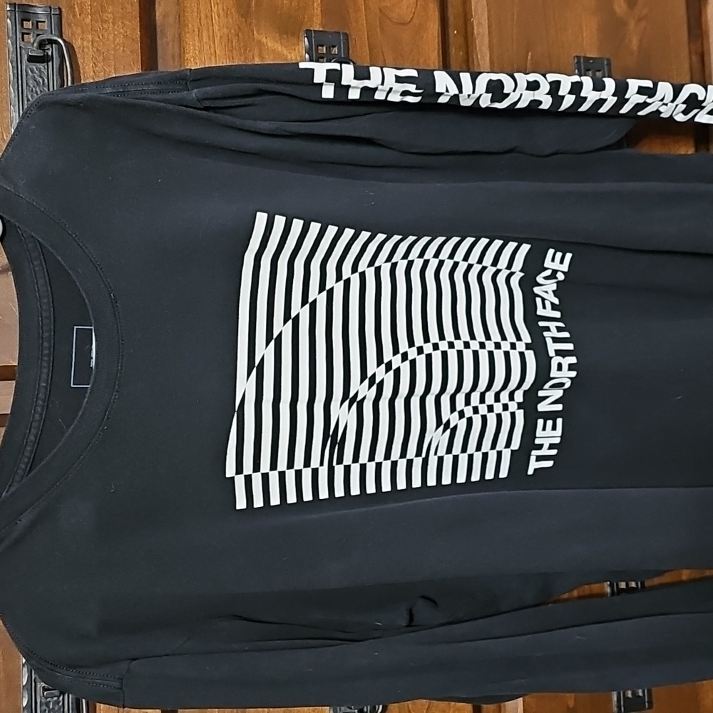 The North Face Optical Illusion Logo Shirt - Picture 3 of 8